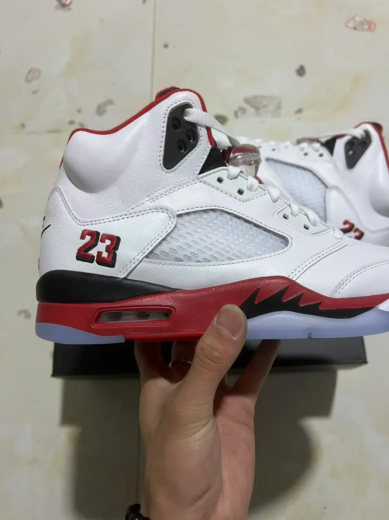 Air Jordan 5 branco vermelho preto tênis de basquete 7