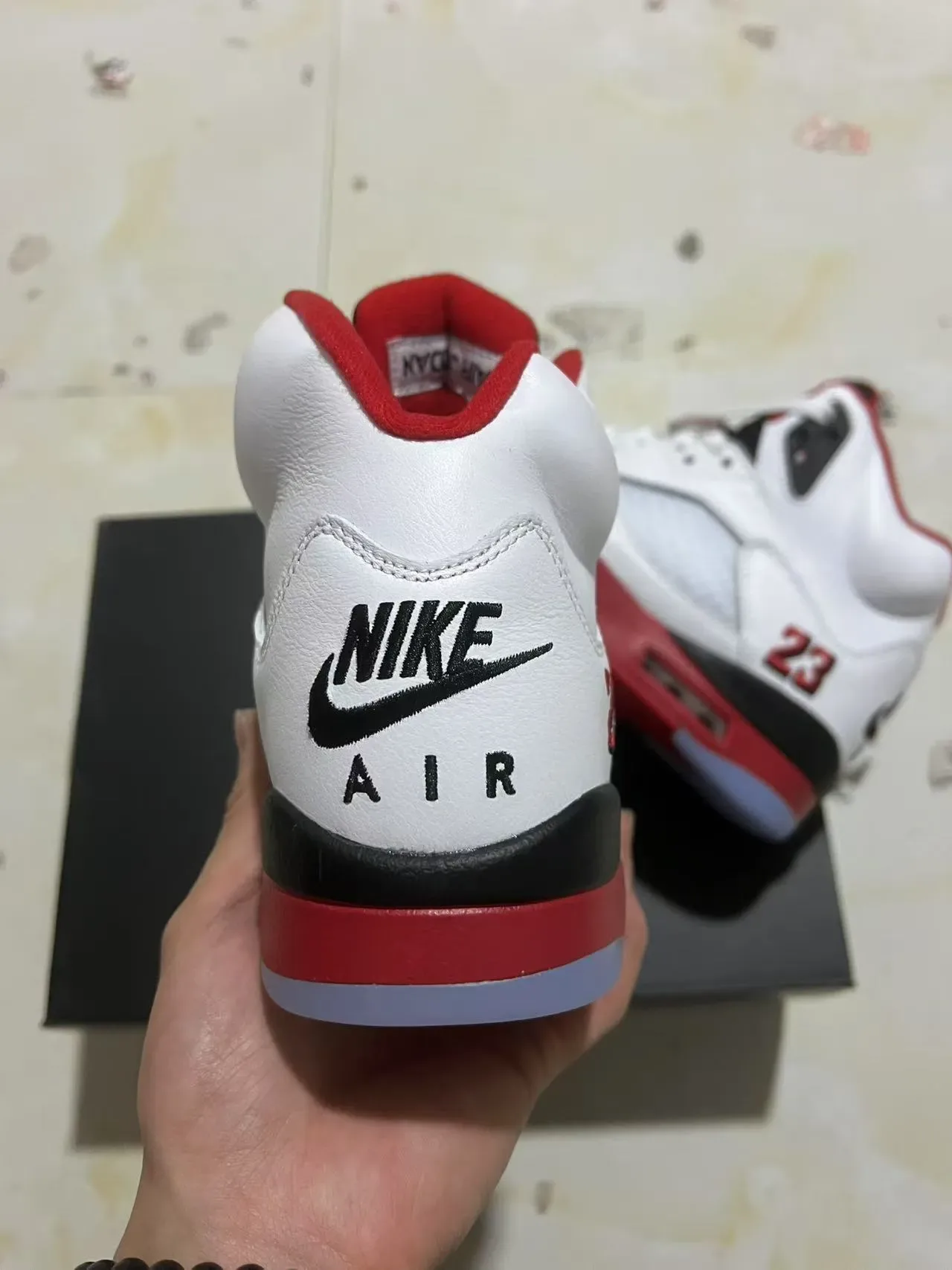 Air Jordan 5 branco vermelho preto tênis de basquete 8