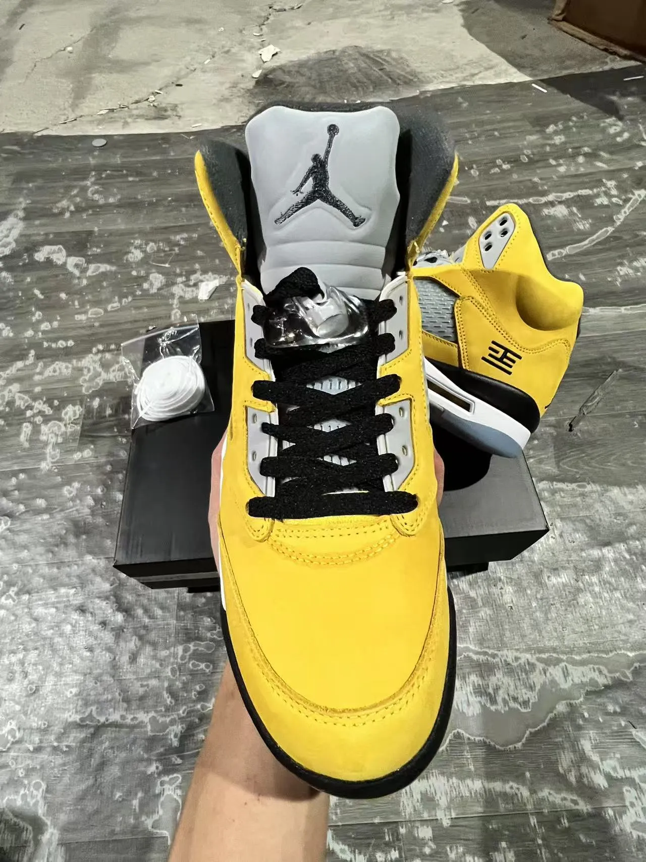 Air Jordan 5 Yellow Black White Basketball Shoes 3