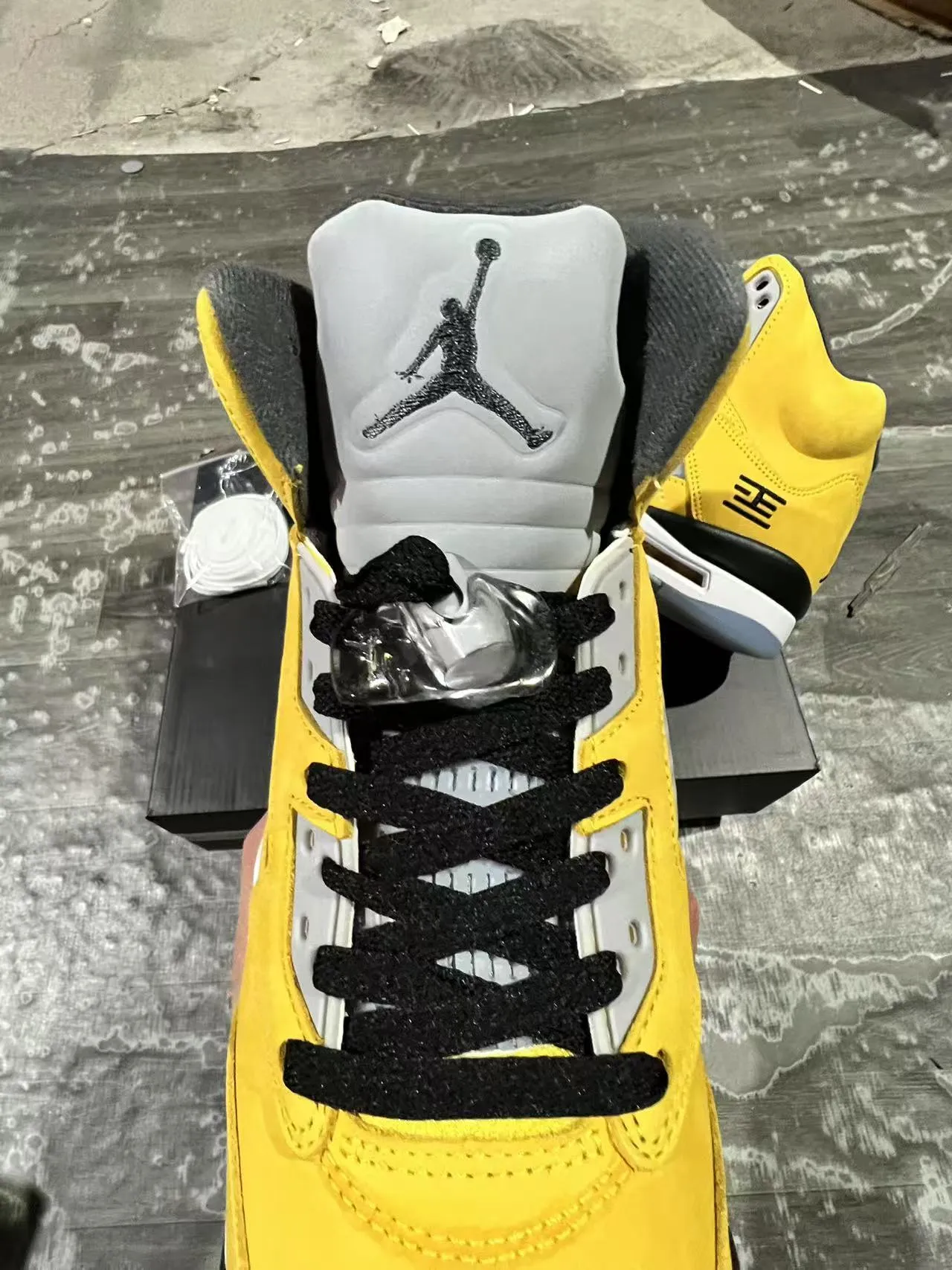 Air Jordan 5 Yellow Black White Basketball Shoes 4