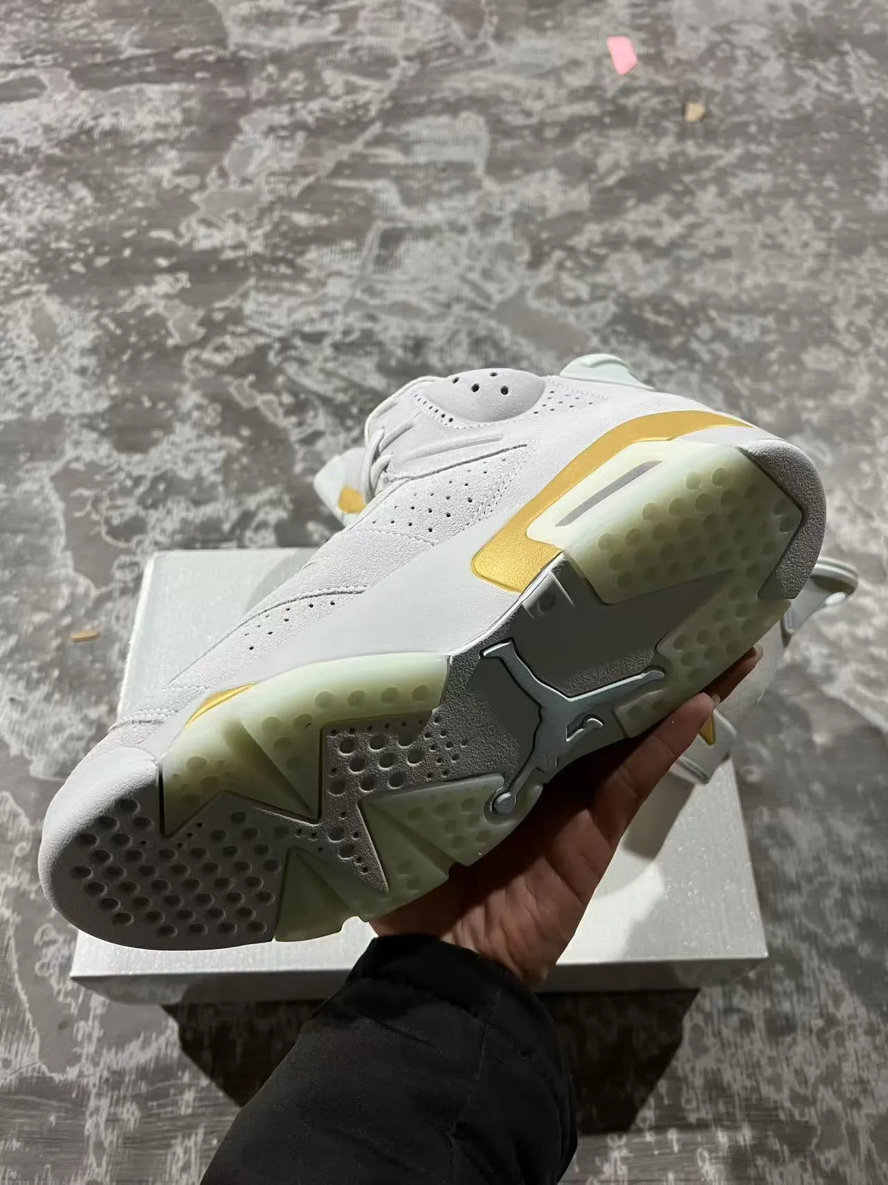 Air Jordan 6 Light Gray and Gold Basketball Shoes 6
