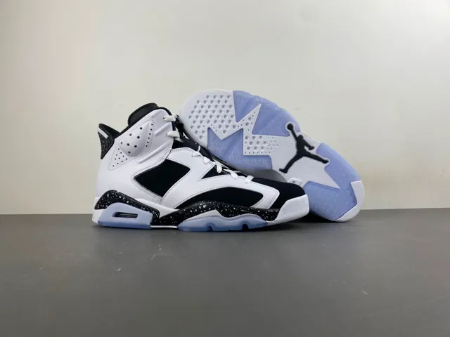 Tênis de basquete Air Jordan 6 com entressola salpicada em branco e preto 12