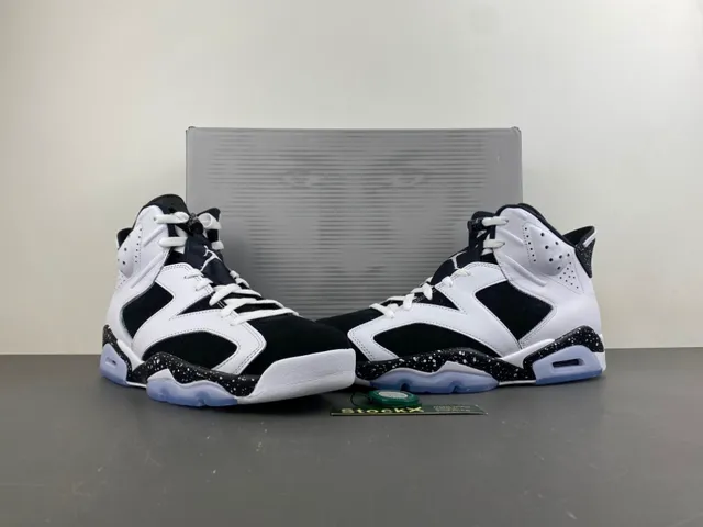 Tênis de basquete Air Jordan 6 com entressola salpicada em branco e preto 13