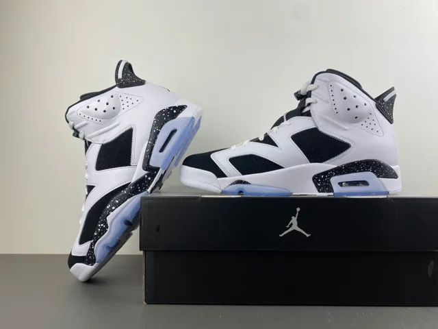 Tênis de basquete Air Jordan 6 com entressola salpicada em branco e preto 14