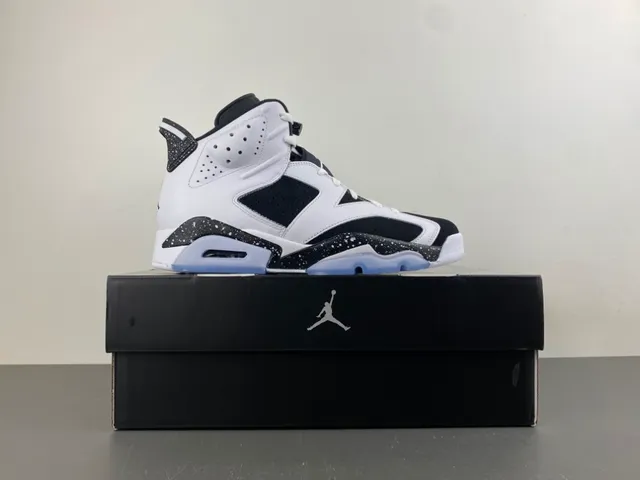 Tênis de basquete Air Jordan 6 com entressola salpicada em branco e preto 15