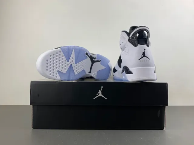 Tênis de basquete Air Jordan 6 com entressola salpicada em branco e preto 16