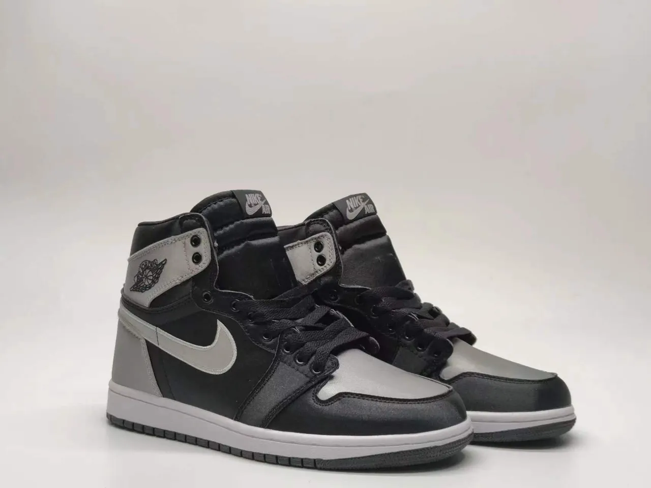 Zapatillas de baloncesto de caña alta Air Jordan con parte superior de piel y material sintético en negro y gris 7