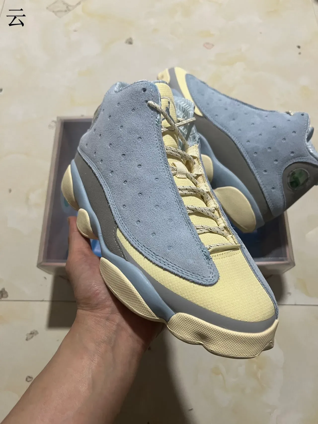 Air Jordan Azul Bege Suede Perfurado Superior Janela Circular no Calcanhar Tênis de Basquete 2