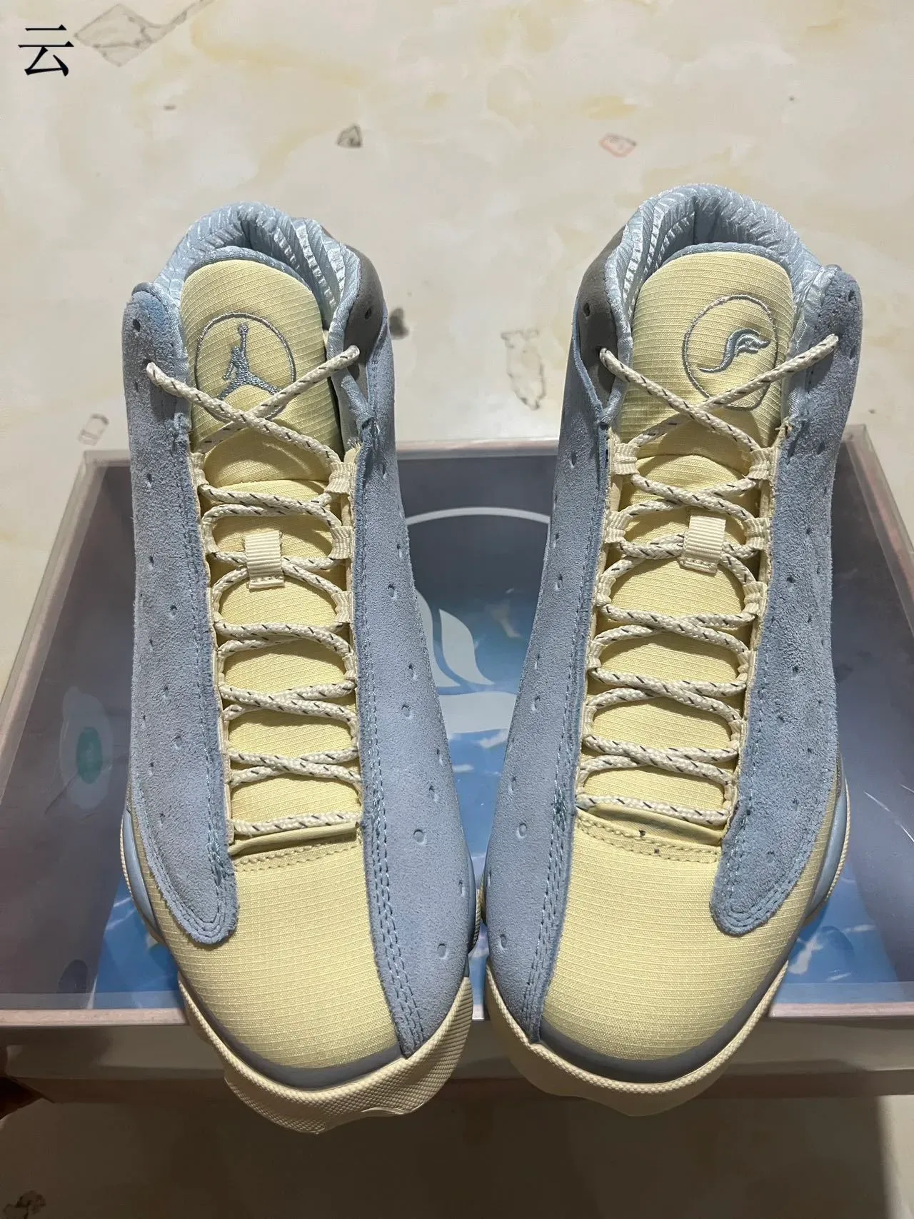 Air Jordan Azul Bege Suede Perfurado Superior Janela Circular no Calcanhar Tênis de Basquete 4