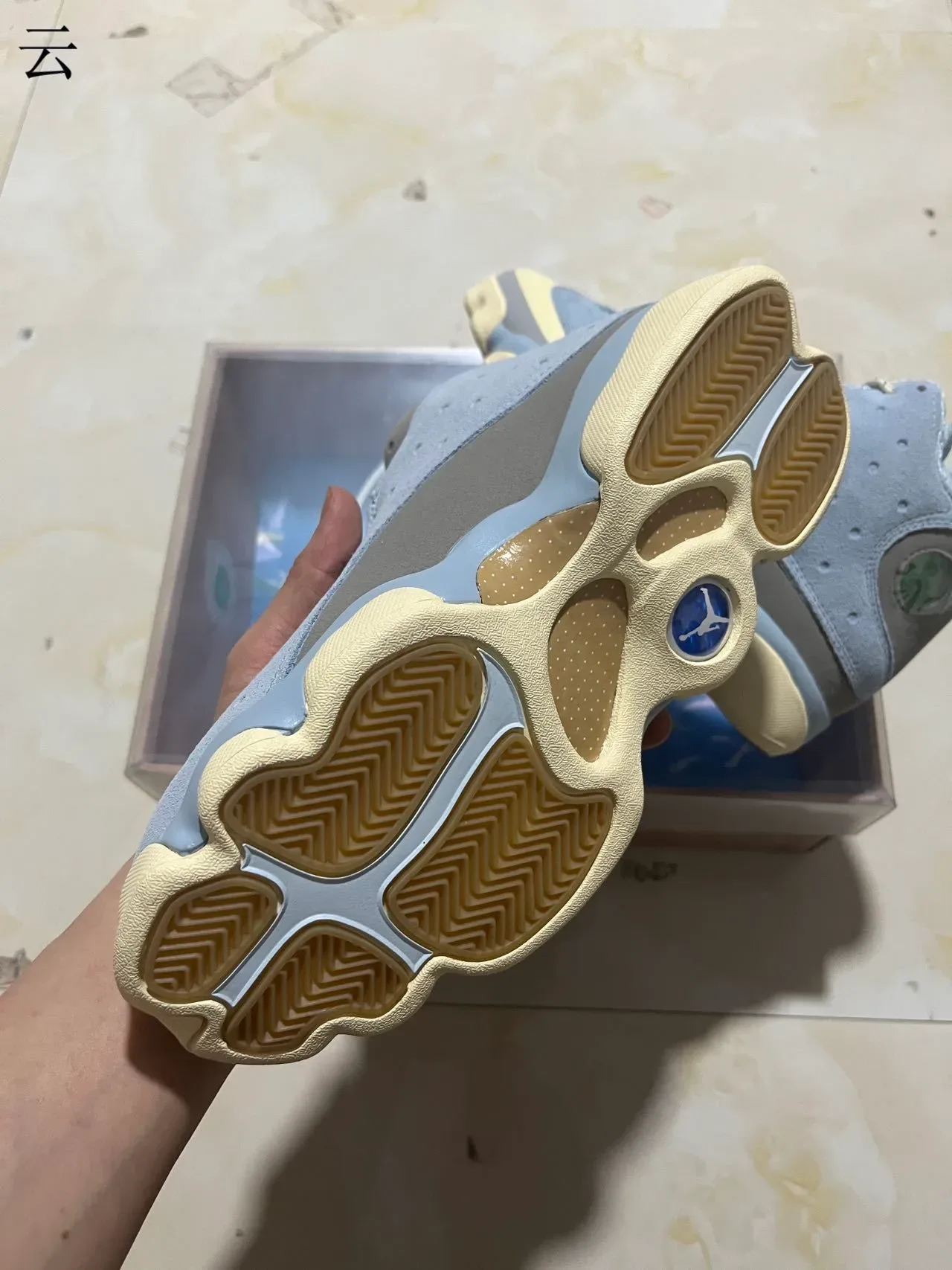 Air Jordan Azul Bege Suede Perfurado Superior Janela Circular no Calcanhar Tênis de Basquete 8