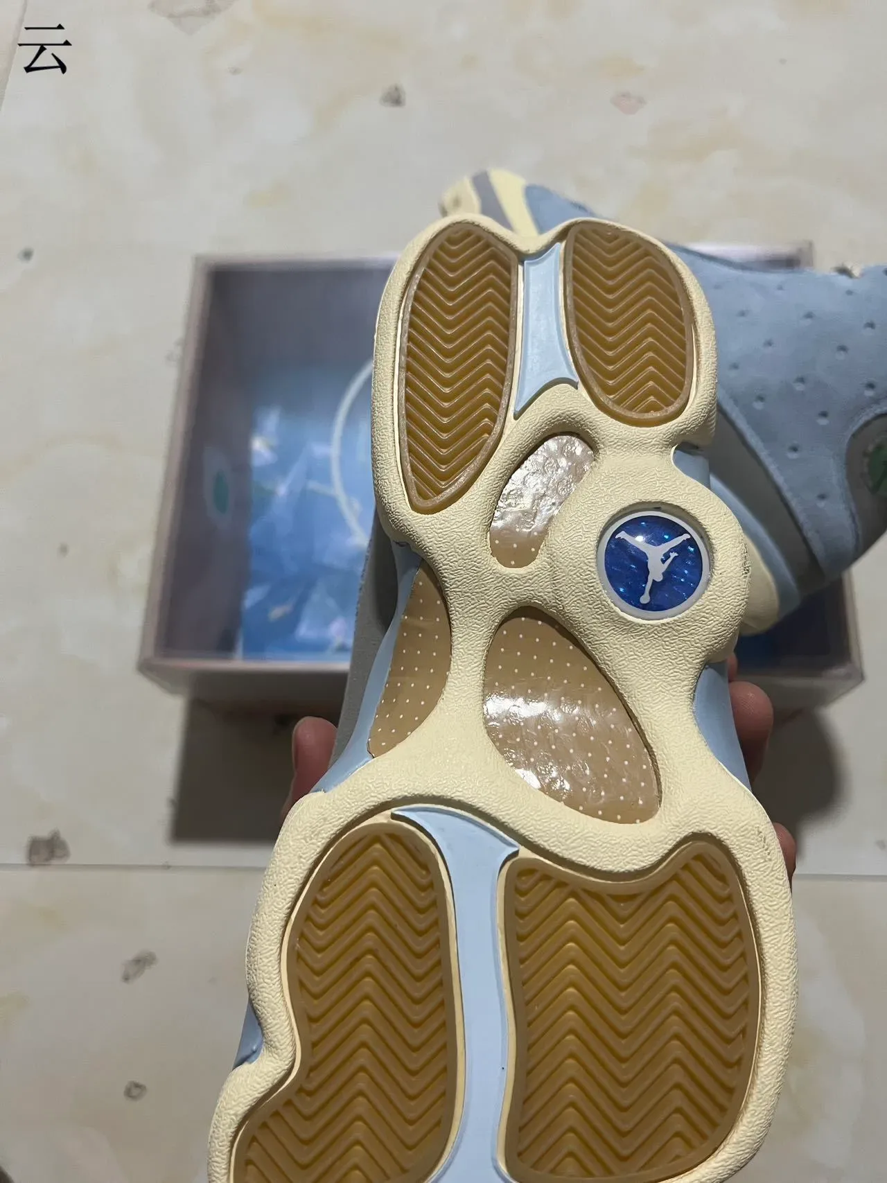 Air Jordan Azul Bege Suede Perfurado Superior Janela Circular no Calcanhar Tênis de Basquete 9