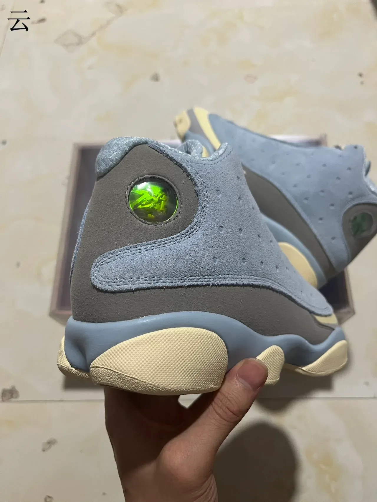 Air Jordan Azul Bege Suede Perfurado Superior Janela Circular no Calcanhar Tênis de Basquete 10