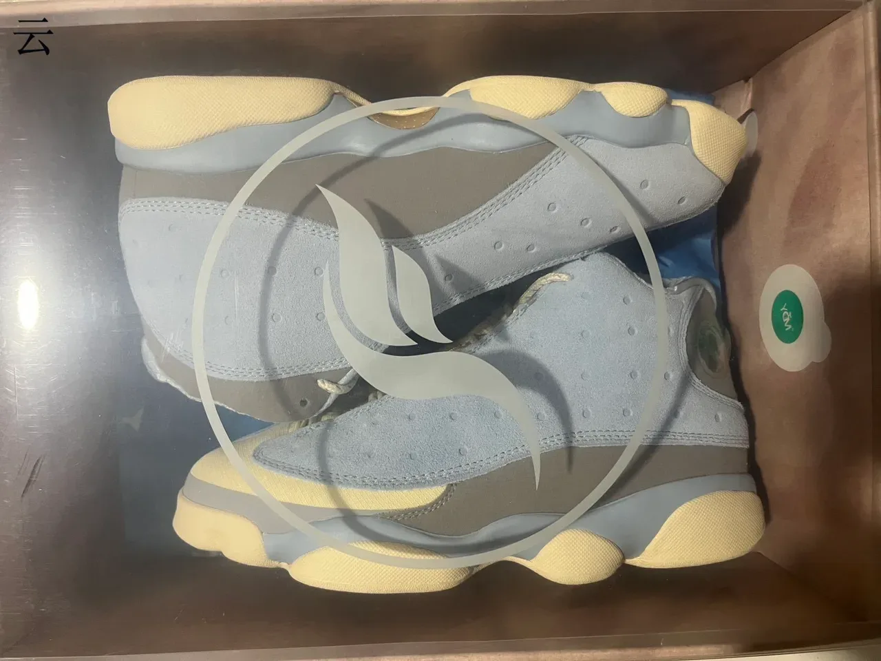 Air Jordan Azul Bege Suede Perfurado Superior Janela Circular no Calcanhar Tênis de Basquete 12