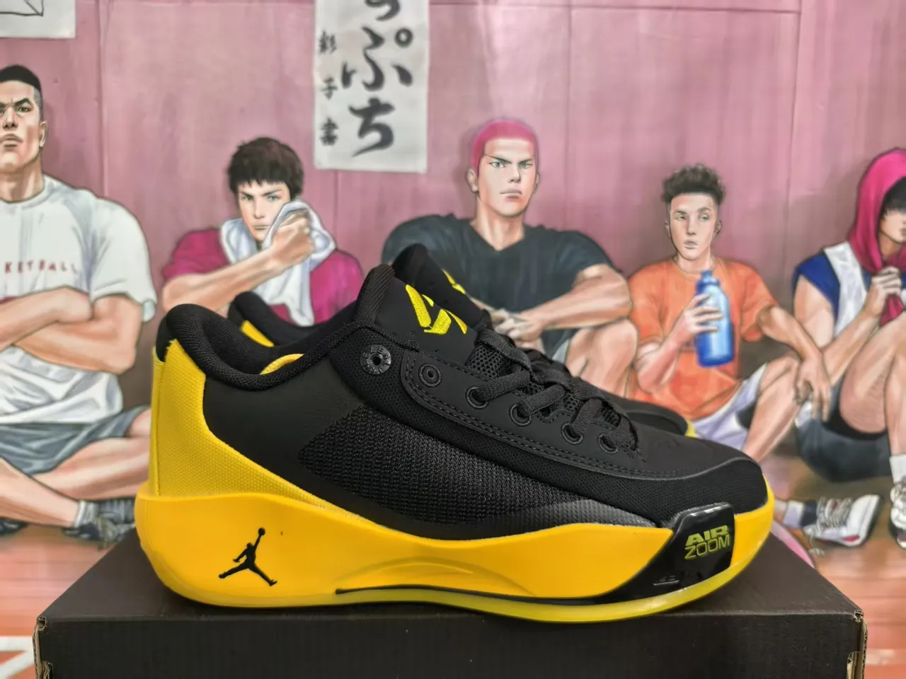 حذاء كرة السلة Air Jordan Q54 أسود وأصفر 4