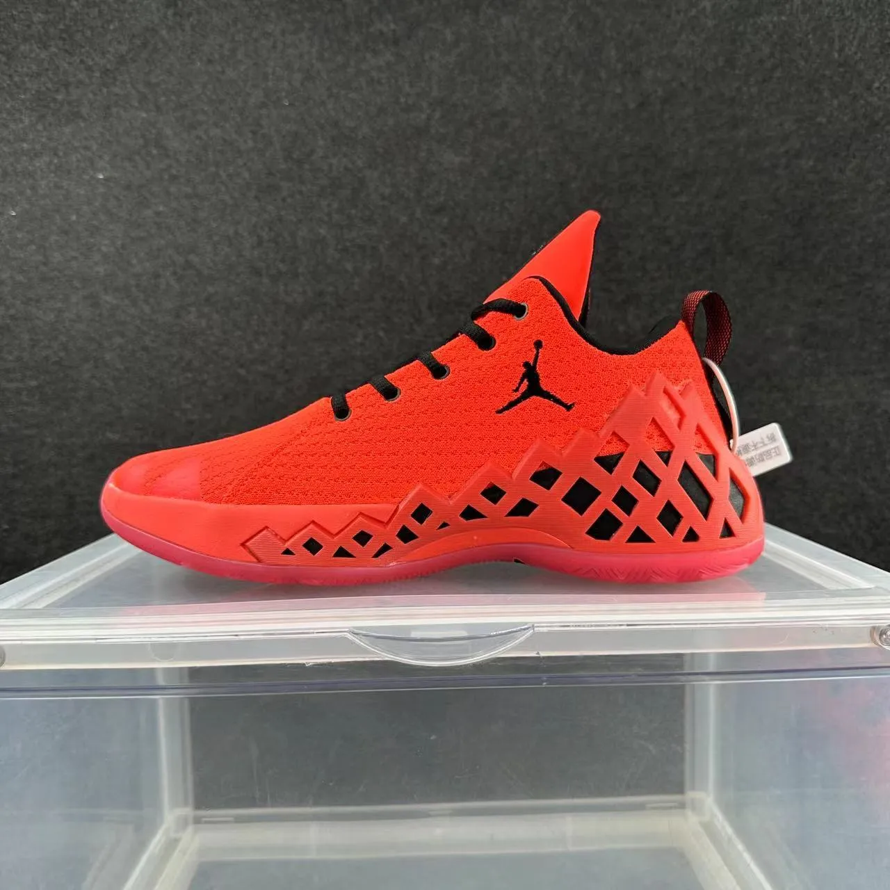 Chaussures de basketball Air Jordan XXXIX avec tige en tricot blanc et bleu et cage en treillis géométrique 4