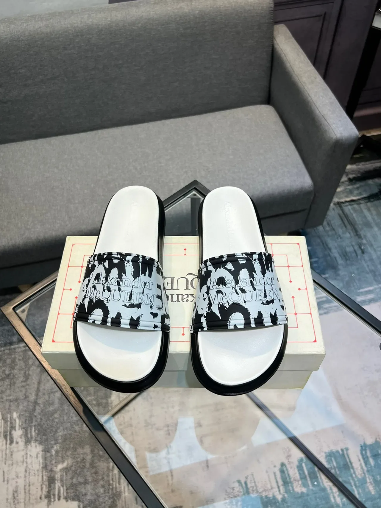 Alexander McQueen গ্রাফিক প্রিন্ট প্ল্যাটফর্ম স্লাইড স্লিপার 2