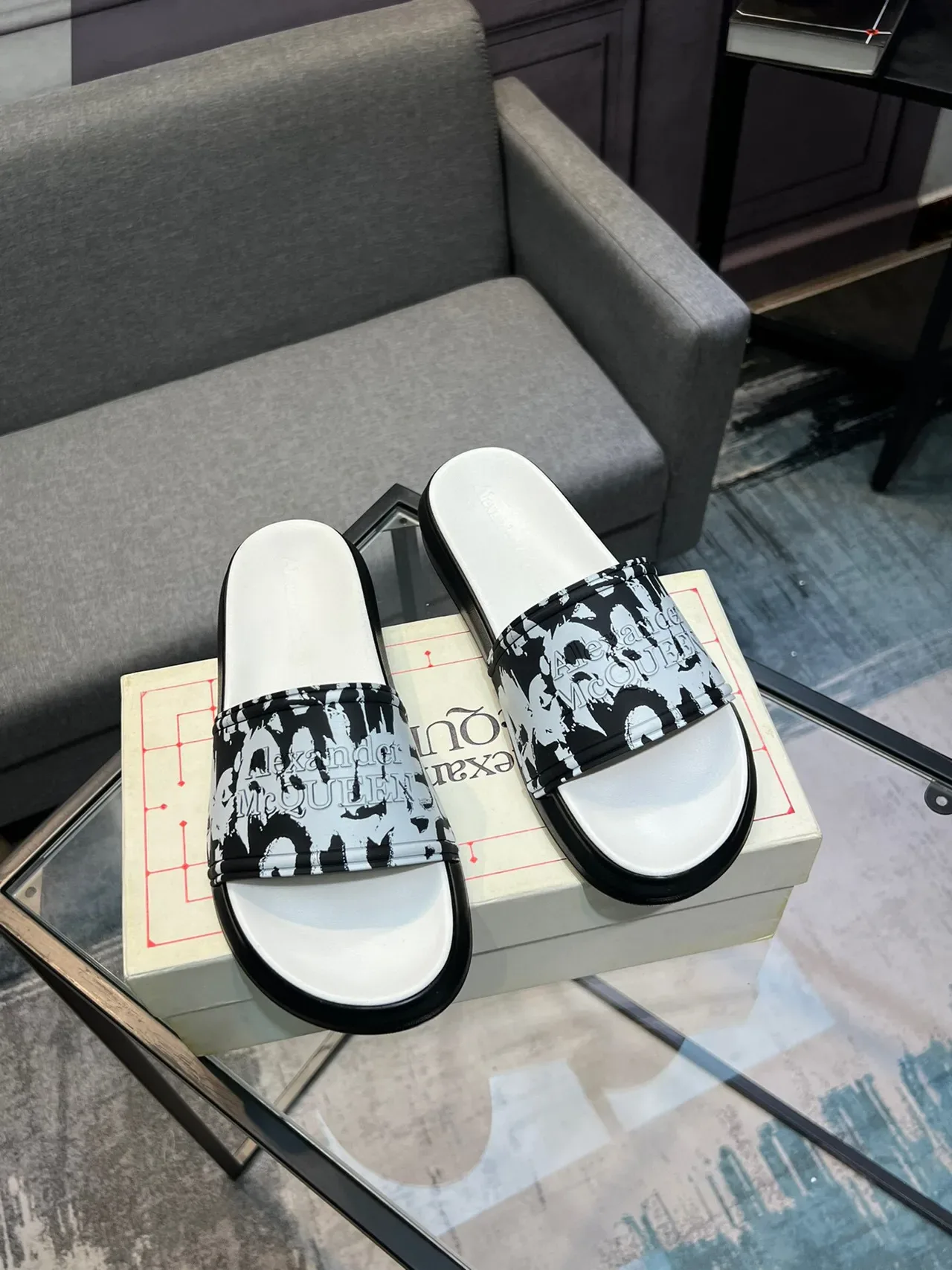 Alexander McQueen গ্রাফিক প্রিন্ট প্ল্যাটফর্ম স্লাইড স্লিপার 5