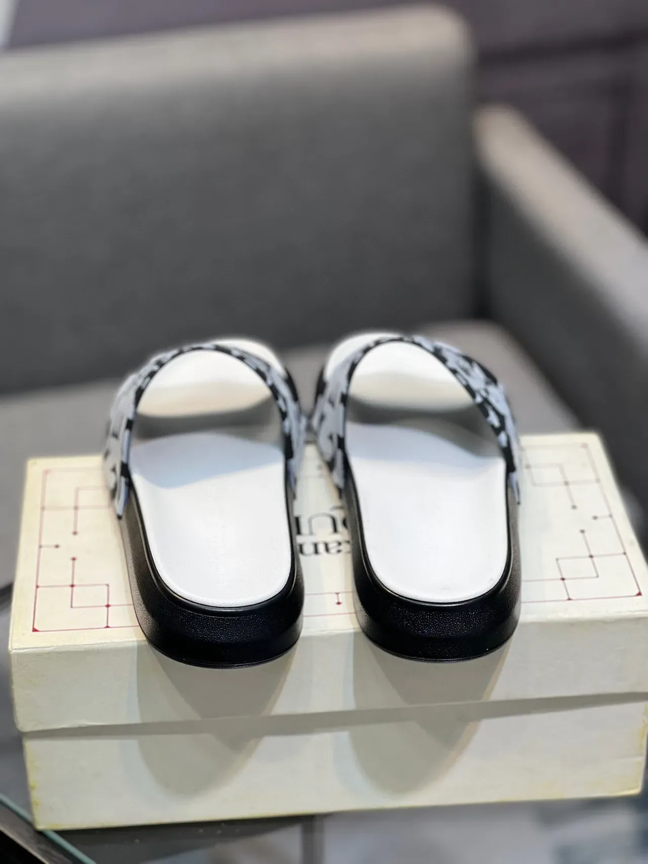 Alexander McQueen গ্রাফিক প্রিন্ট প্ল্যাটফর্ম স্লাইড স্লিপার 8