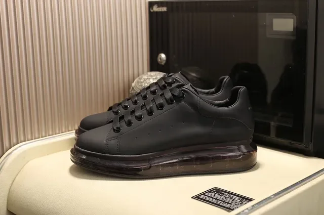 Alexander McQueen ওভারসাইজ্ড স্নিকার কালো লাইফস্টাইল স্নিকার 9