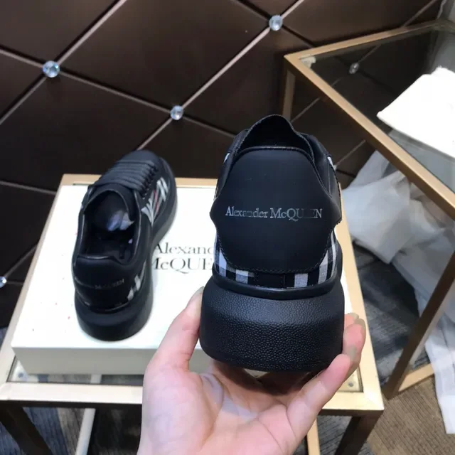 Alexander McQueen Oversized কালো প্লেইড সাইড প্যানেল চাঙ্কি স্নিকার 5