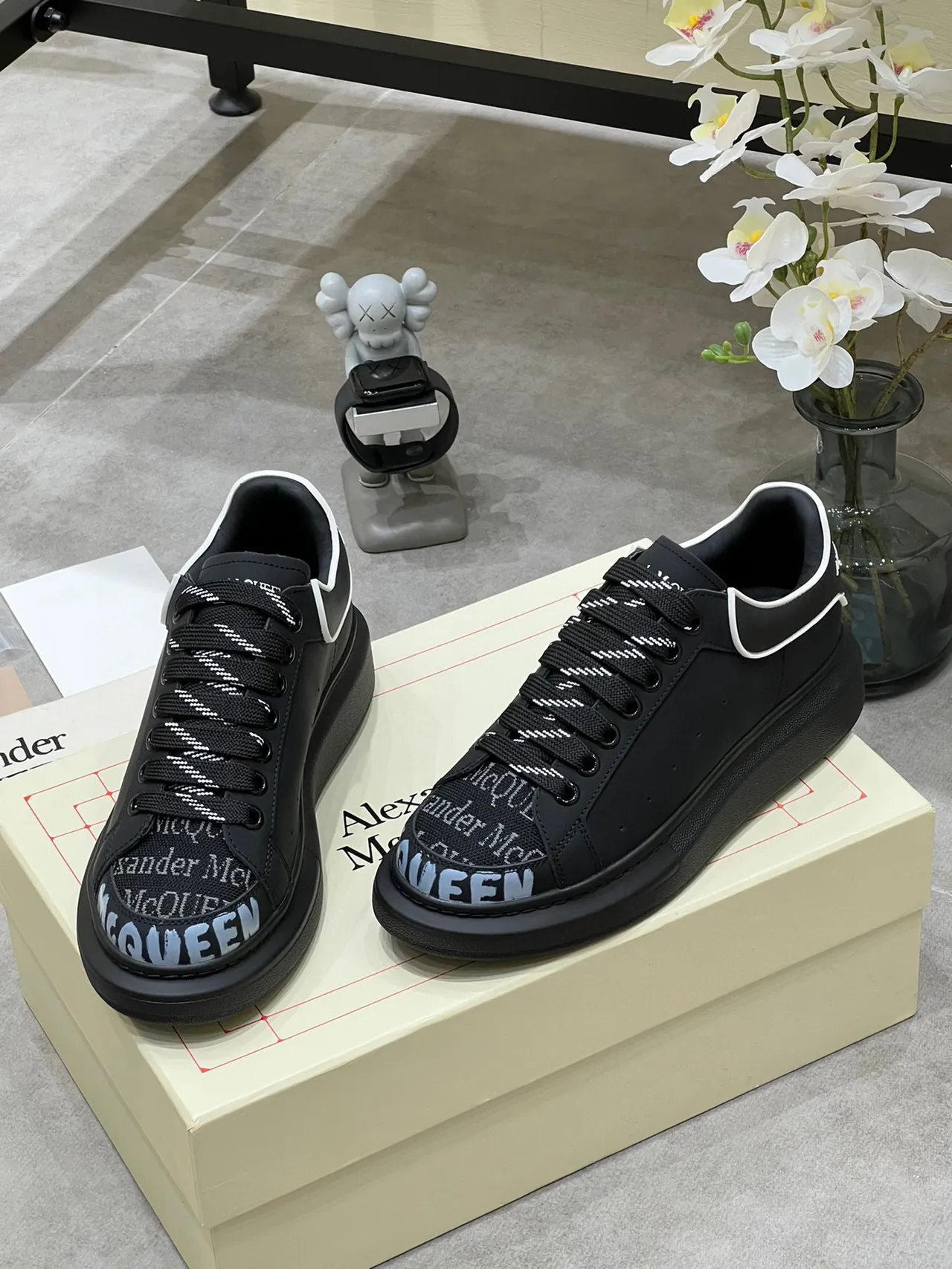 Alexander McQueen Oversized Preto Branco Solha Plataforma Costura Contraste Estilo de Vida Sneakers 3
