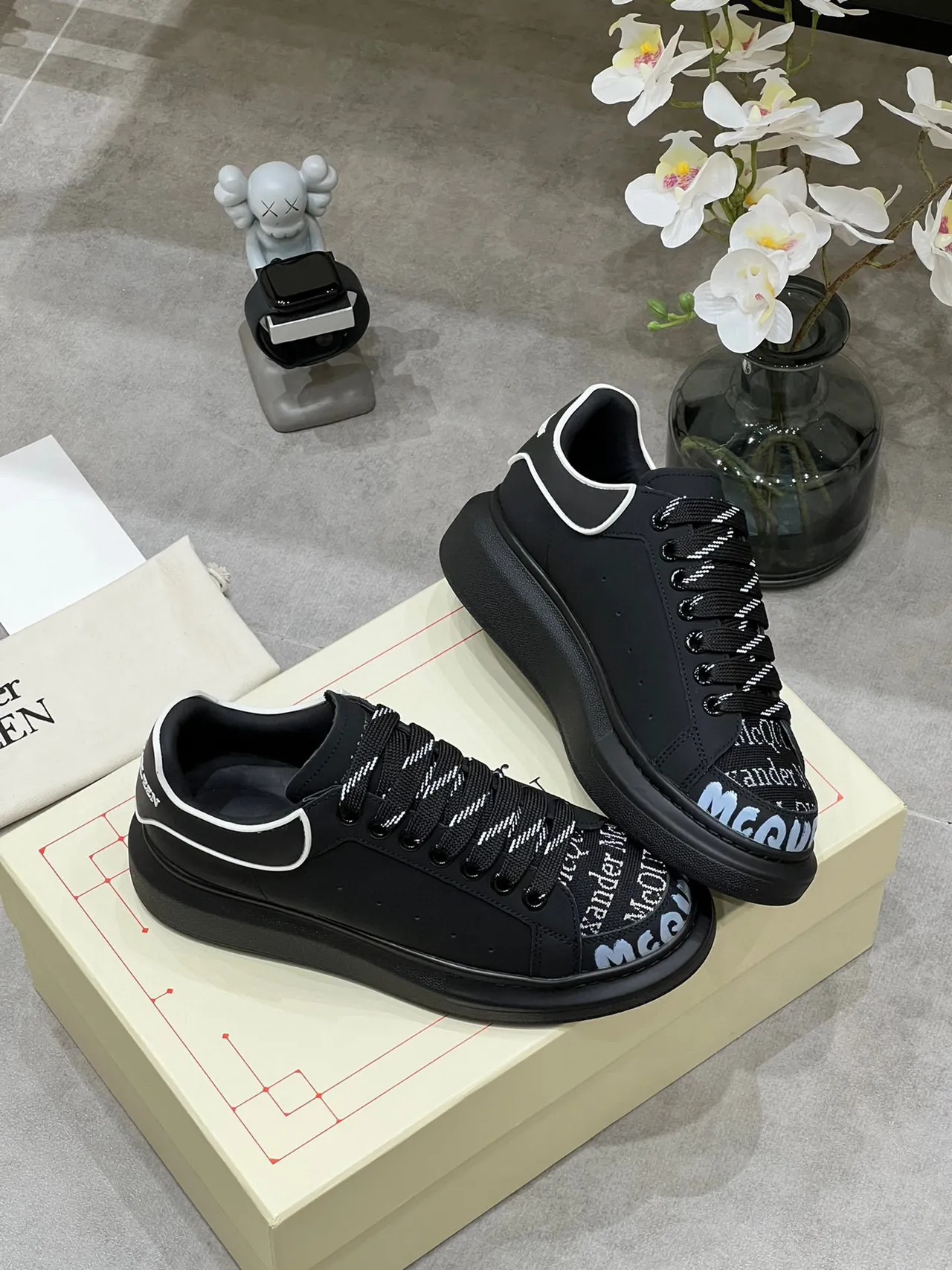 Alexander McQueen Oversized Preto Branco Solha Plataforma Costura Contraste Estilo de Vida Sneakers 4
