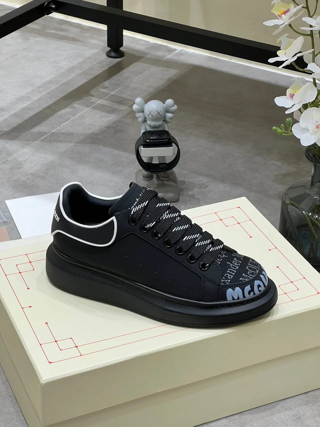 Alexander McQueen Oversized Preto Branco Solha Plataforma Costura Contraste Estilo de Vida Sneakers 5