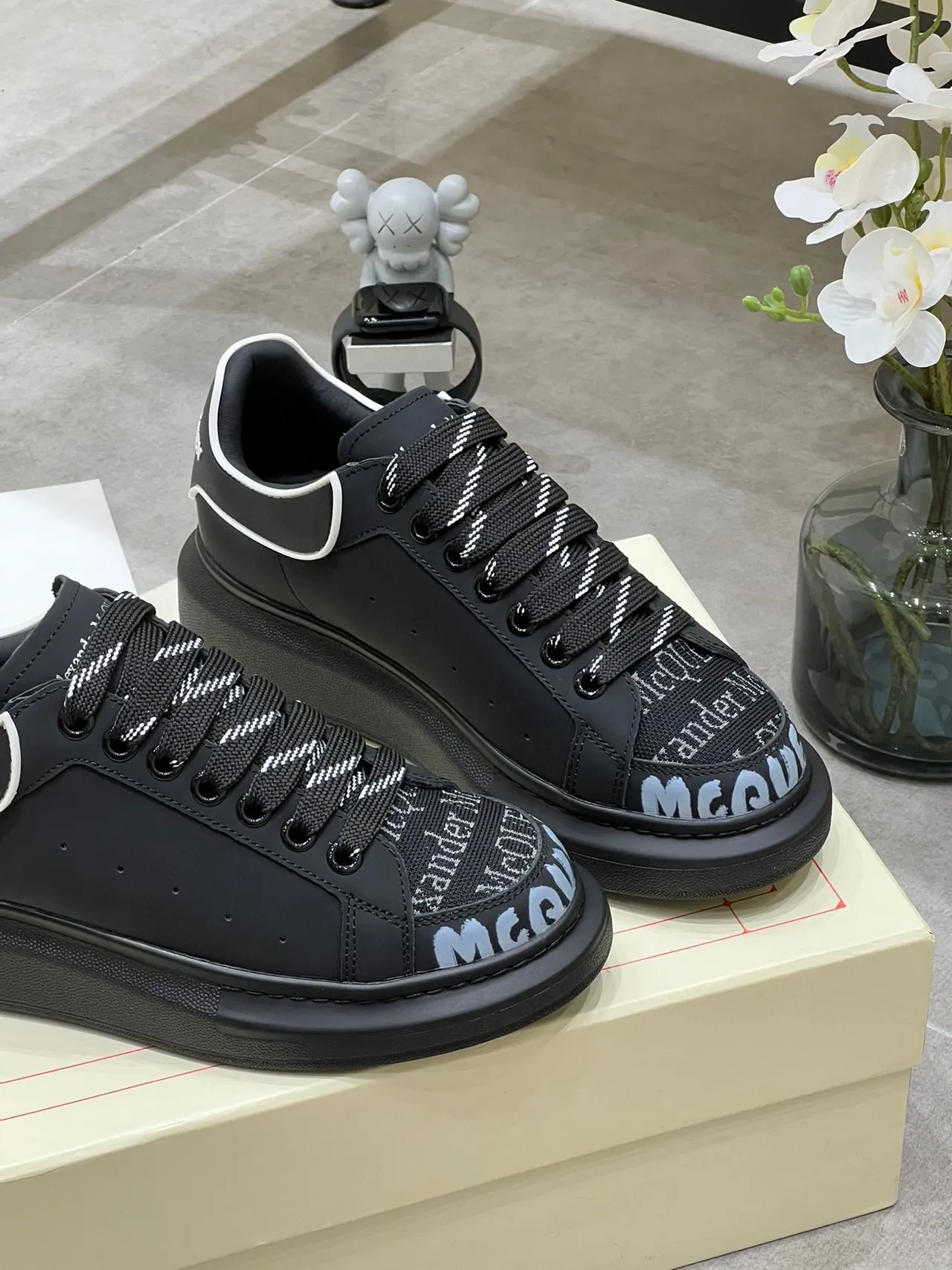 Alexander McQueen Oversized Preto Branco Solha Plataforma Costura Contraste Estilo de Vida Sneakers 6