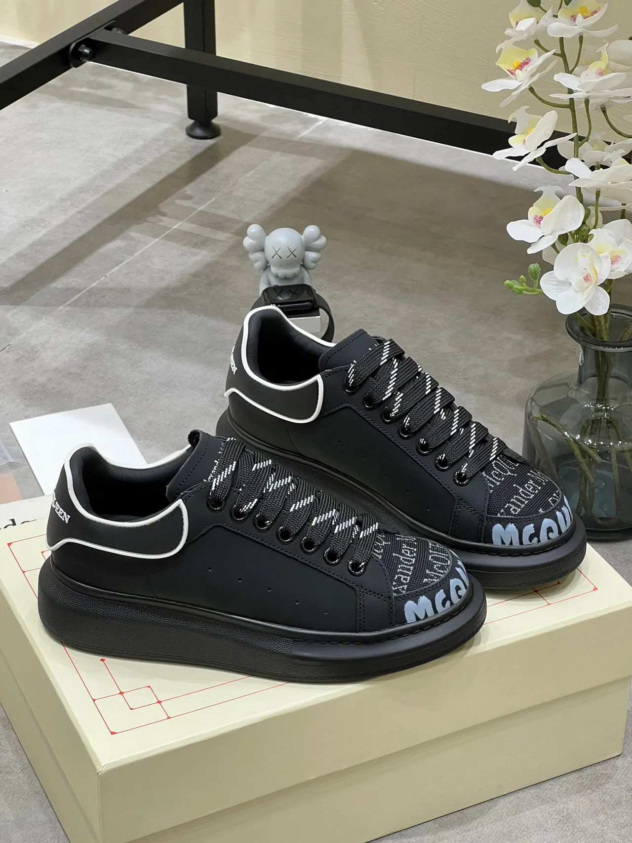 Alexander McQueen Oversized Preto Branco Solha Plataforma Costura Contraste Estilo de Vida Sneakers 7