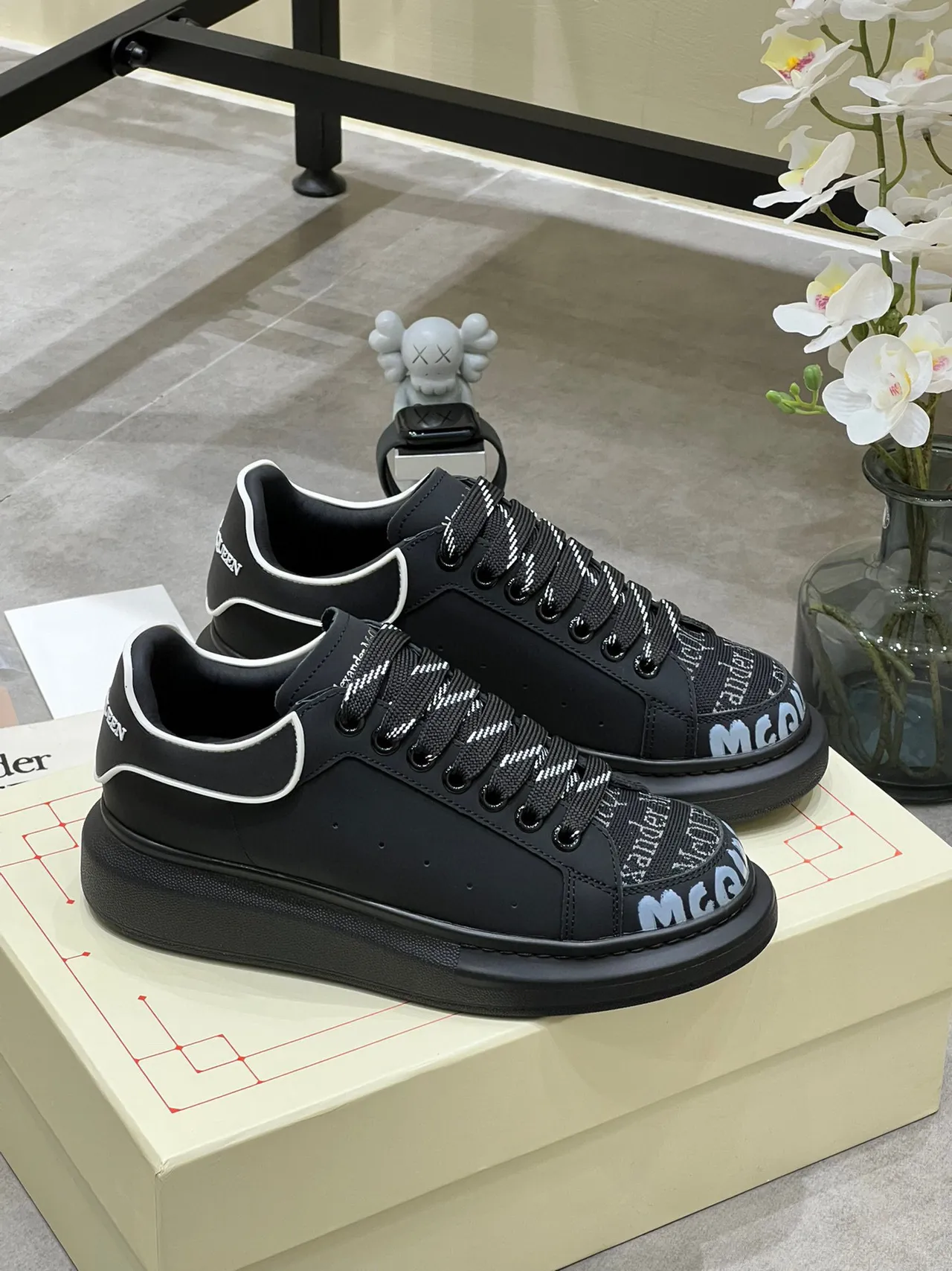 Alexander McQueen Oversized Preto Branco Solha Plataforma Costura Contraste Estilo de Vida Sneakers 9