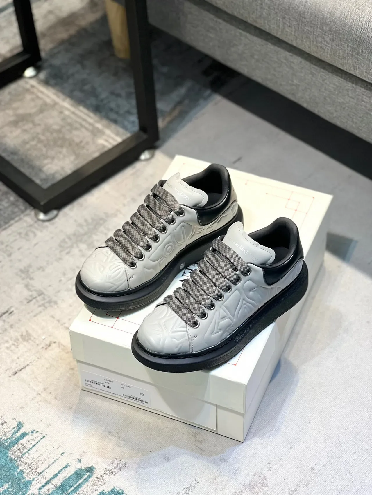 Alexander McQueen ওভারসাইজড স্নিকার হালকা ধূসর কালো লাইফস্টাইল স্নিকার 7