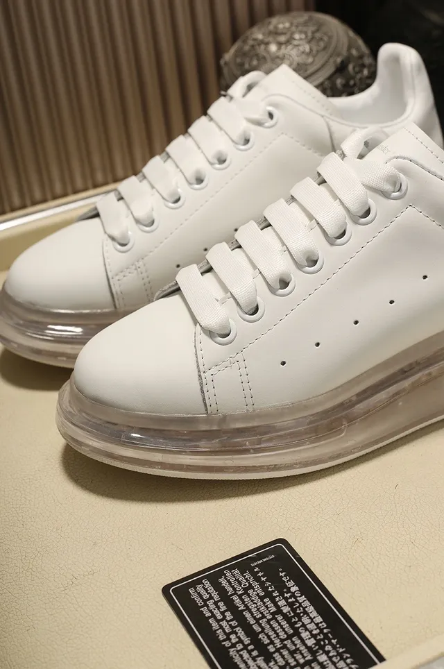 Alexander McQueen ওভারসাইজড স্নিকার সাদা এবং কালো লাইফস্টাইল স্নিকার্স 4