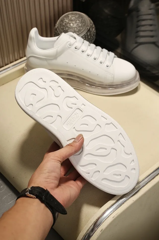 Alexander McQueen ওভারসাইজড স্নিকার সাদা এবং কালো লাইফস্টাইল স্নিকার্স 5