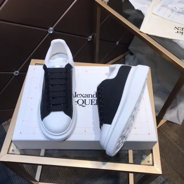 Alexander McQueen Sneaker Oversized أبيض وأسود Lifestyle Sneakers 2