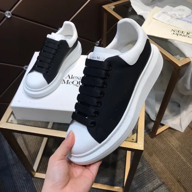 Alexander McQueen Sneaker Oversized أبيض وأسود Lifestyle Sneakers 4