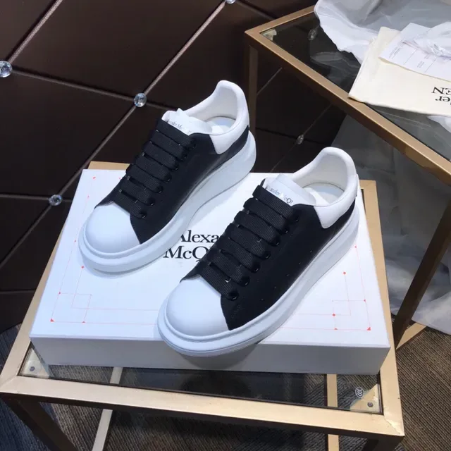 Alexander McQueen Sneaker Oversized أبيض وأسود Lifestyle Sneakers 9