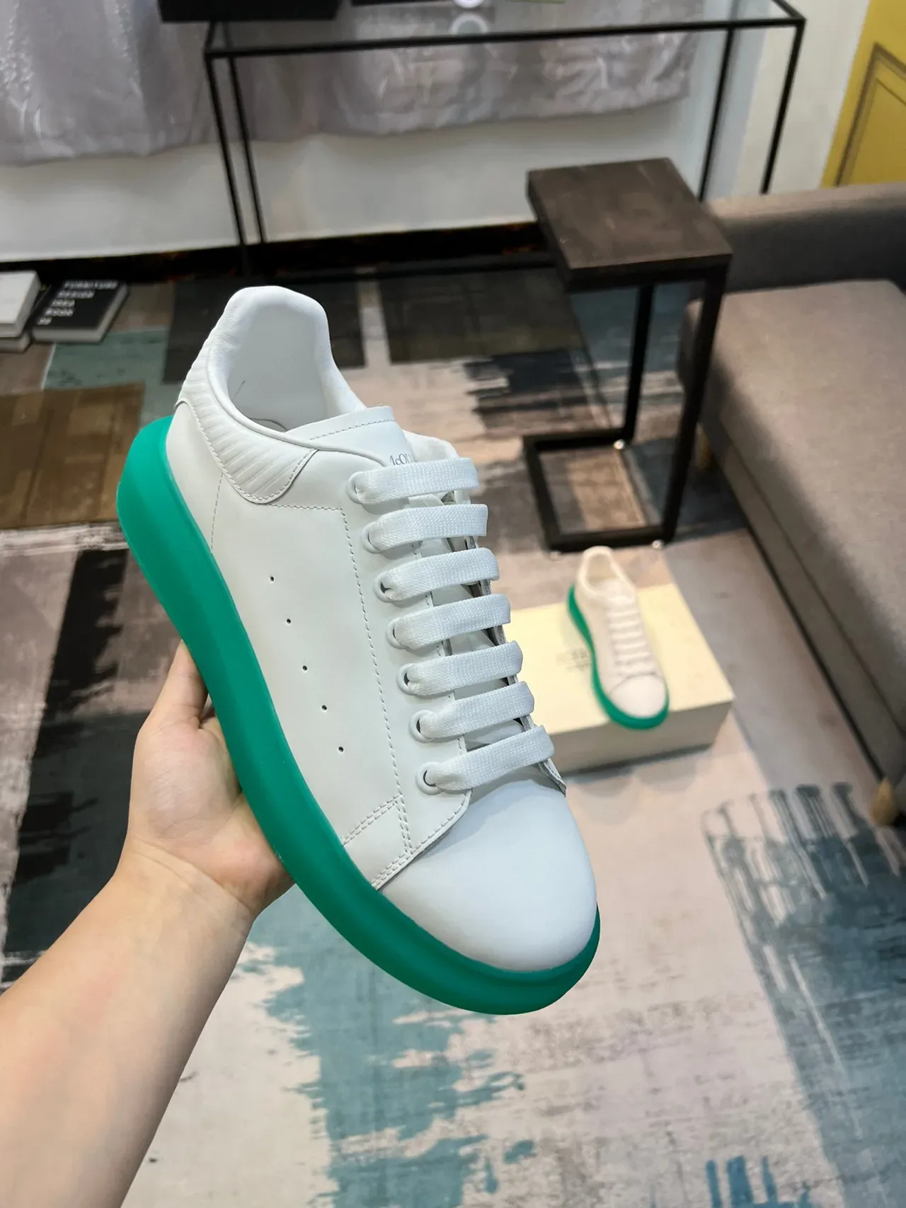Alexander McQueen Blanc et Vert Oversized Sneakers Lifestyle 6