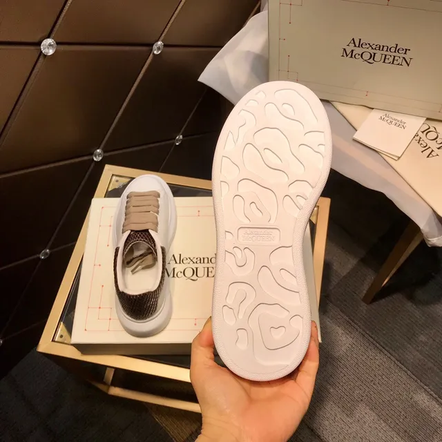 Alexander McQueen Oversized Sneaker White Beige Platform Sole Elastic Strap Lacing Lifestyle Sneakers 4