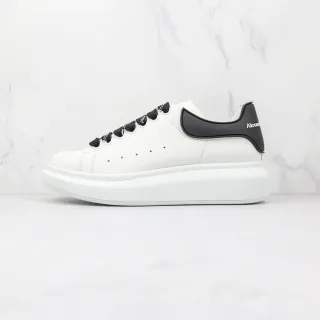 Alexander McQueen ओवरसाइज्ड स्नीकर सफेद काला लाइफस्टाइल स्नीकर