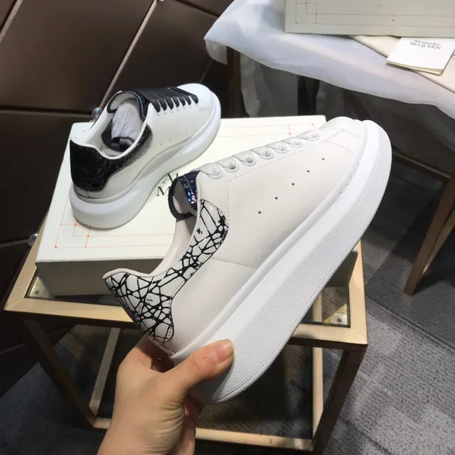 Alexander McQueen 白色黑色 Oversized 厚底皮革生活方式运动鞋 3
