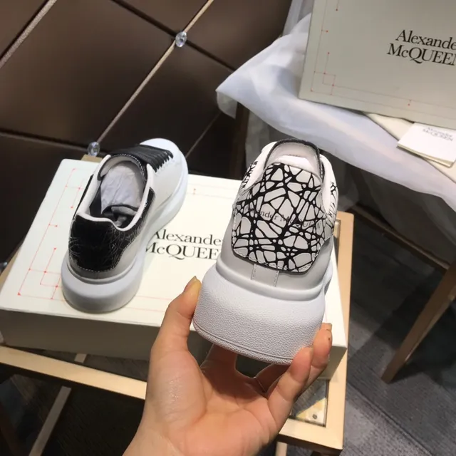 Alexander McQueen 白色黑色 Oversized 厚底皮革生活方式运动鞋 5