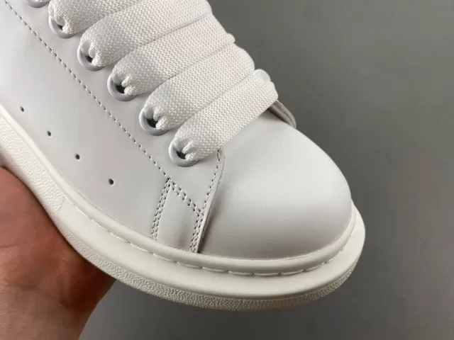 Alexander McQueen Oversized Sneaker White Green Platform Sole Smooth Leather Upper Chunky Sneakers 2