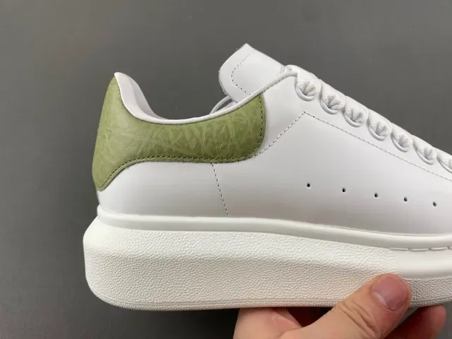 Alexander McQueen Oversized Sneaker White Green Platform Sole Smooth Leather Upper Chunky Sneakers 3