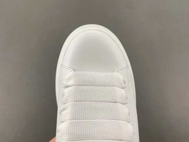 Alexander McQueen Oversized Sneaker White Green Platform Sole Smooth Leather Upper Chunky Sneakers 5
