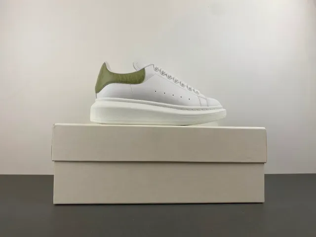 Alexander McQueen Oversized Sneaker White Green Platform Sole Smooth Leather Upper Chunky Sneakers 15
