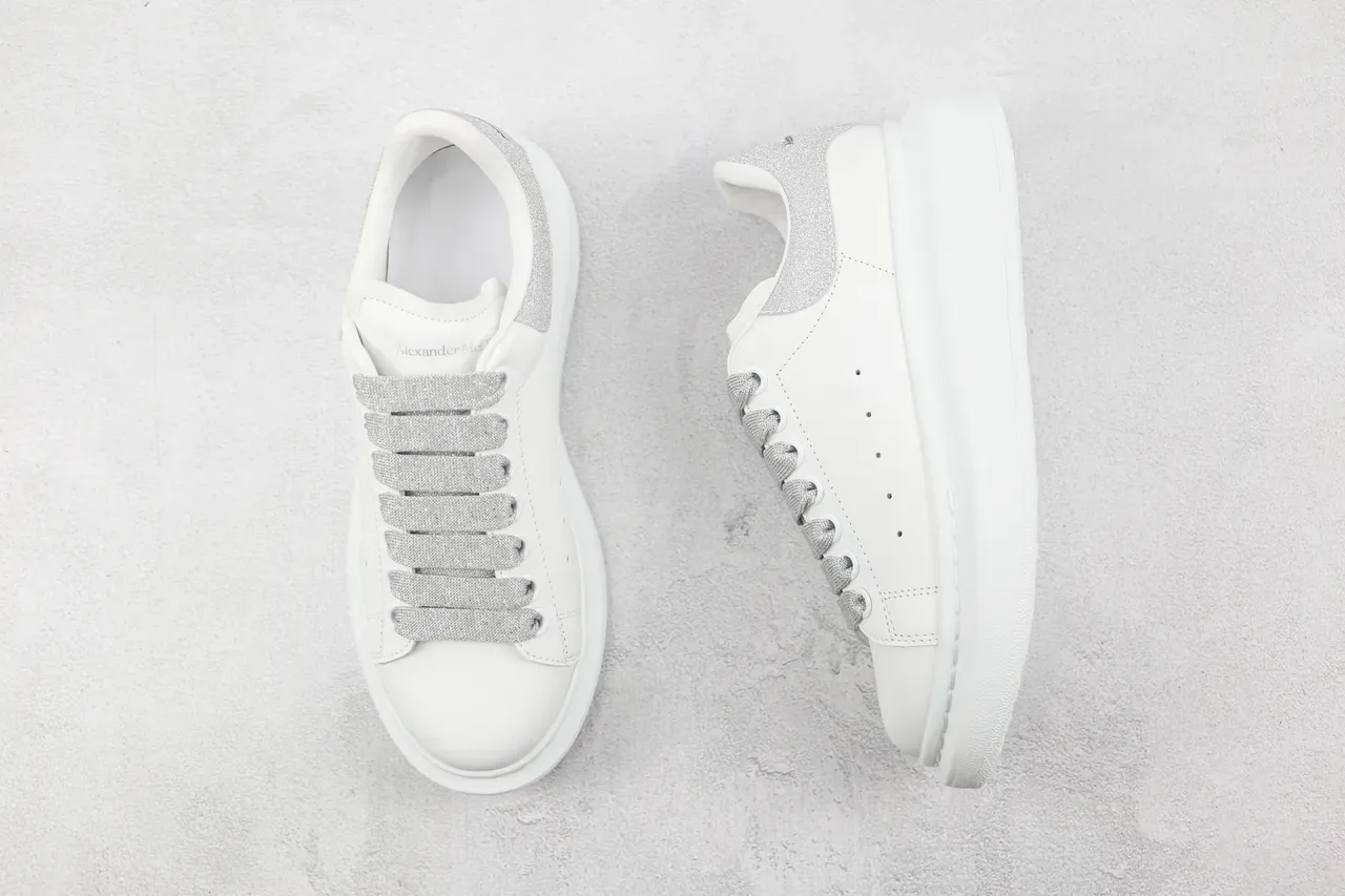 Alexander McQueen ওভারসাইজ্ড সাদা রূপালী প্ল্যাটফর্ম সোল লেদার আপার লাইফস্টাইল স্নিকার্স 3