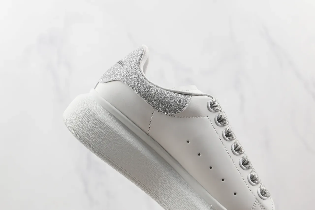 Alexander McQueen ওভারসাইজ্ড সাদা রূপালী প্ল্যাটফর্ম সোল লেদার আপার লাইফস্টাইল স্নিকার্স 5