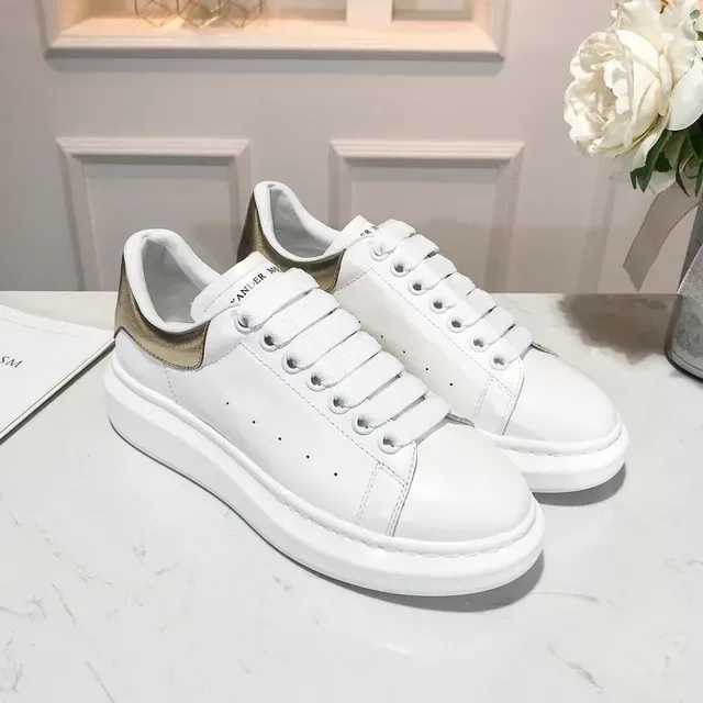 Alexander McQueen ওভারসাইজড স্নিকার সাদা রূপালী প্ল্যাটফর্ম সোল মেটালিক হিল কাউন্টার লाइফস্টাইল স্নিকার 2
