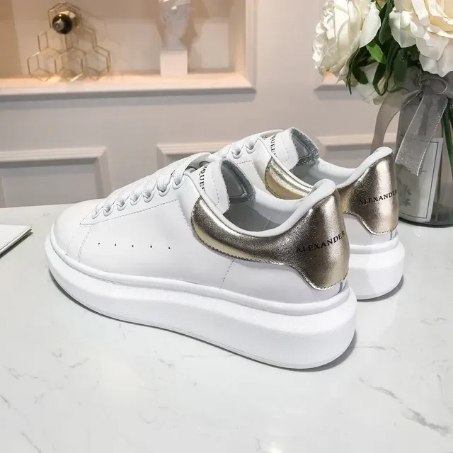 Alexander McQueen ওভারসাইজড স্নিকার সাদা রূপালী প্ল্যাটফর্ম সোল মেটালিক হিল কাউন্টার লाइফস্টাইল স্নিকার 5