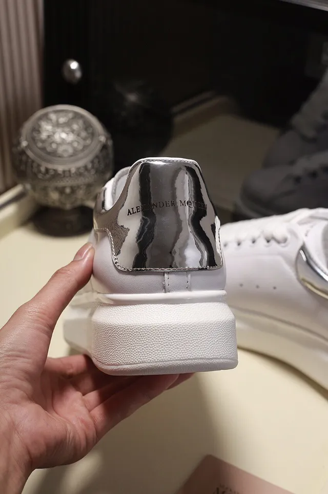 Alexander McQueen Oversized Sneaker সাদা সিলভার সোল মসৃণ চামড়ার লাইফস্টাইল স্নিকার্স 2
